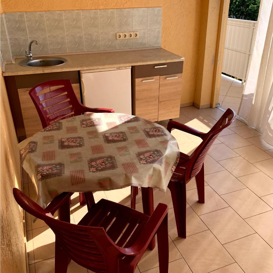 צ'ורנומורסק Guest House Santin מראה חיצוני תמונה